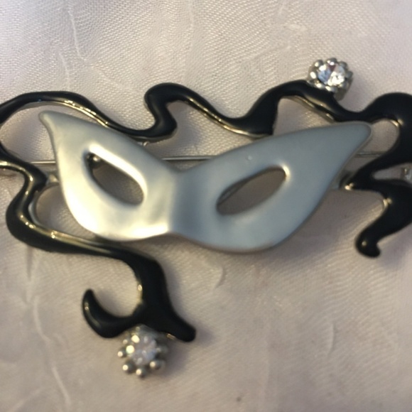 Masquerade brooch - Picture 4 of 7